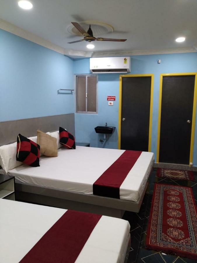 Gayathri Stay Kanchipuram Bagian luar foto