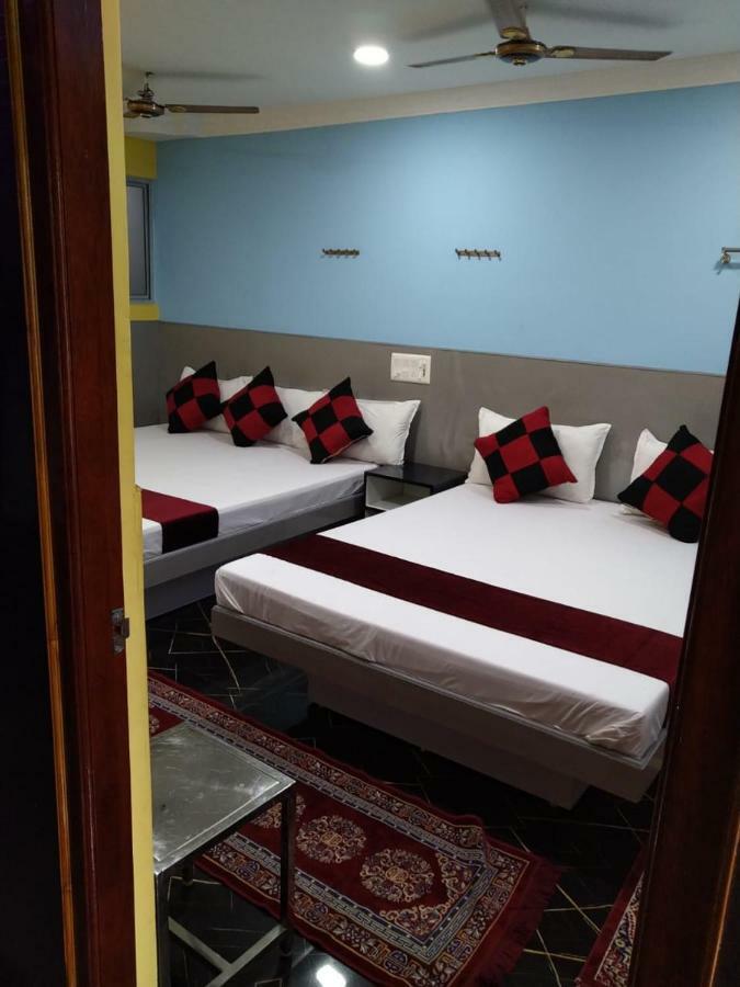 Gayathri Stay Kanchipuram Bagian luar foto